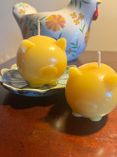 Load image into Gallery viewer, Pig Beeswax Candle
