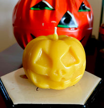 Load image into Gallery viewer, Jack O’lantern Beeswax Candle
